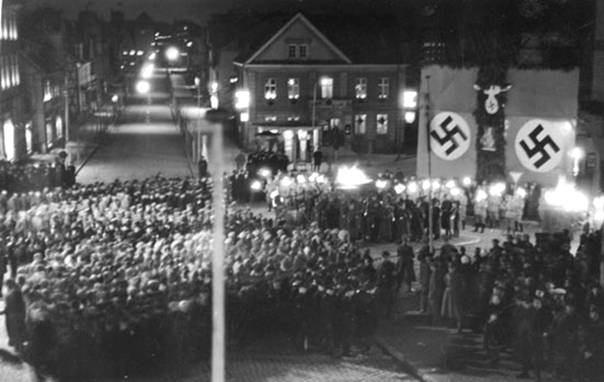 adolfhitlerplatz_clip_image006.jpg