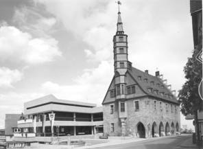 Rathaus mit Anbau um 1973